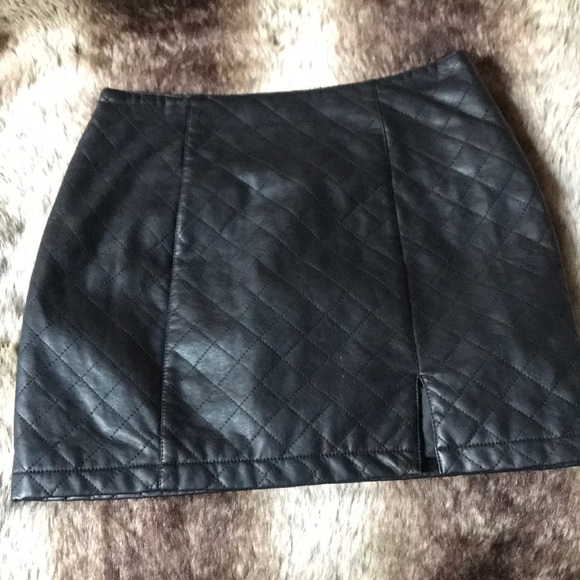 Black leather skirt - Picture 2 of 9
